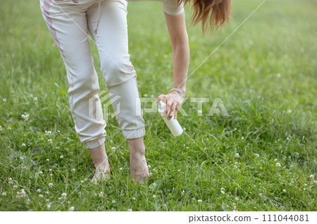 Closeup on woman in white shirt 111044081