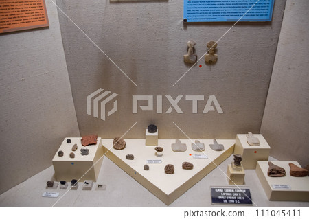Marble scrapers and ceramic products with decorations. Marble scrapers and ceramic products with decorations. 111045411