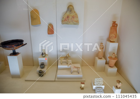 Clay and metal dishes and clay figurines and figurines in the museum of antiquity of Antalya. Clay and metal dishes and clay figurines and figurines in the museum of antiquity of Antalya. 111045435