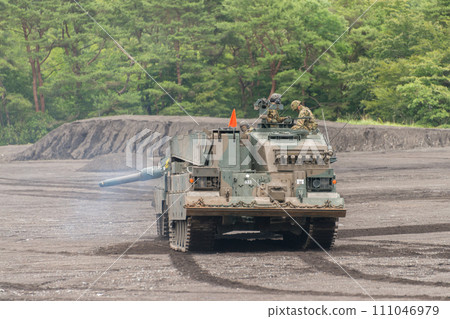 90型戰車救援車牽引90型戰車 111046979