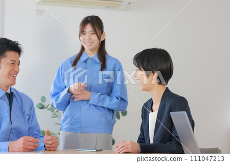 Male and female engineers and female consultants smiling and talking_1 Male and female engineers and female consultants smiling and talking_1 111047213