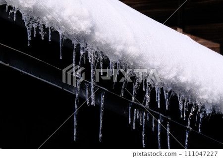 Icicles under the eaves of Hida Takayama have begun to melt Icicles under the eaves of Hida Takayama have begun to melt 111047227