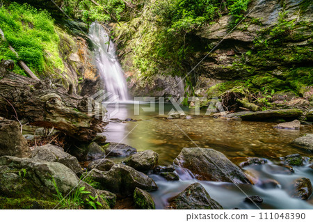 Courthouse Falls 111048390