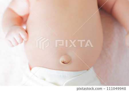 Baby's belly button 1 month old 111049948