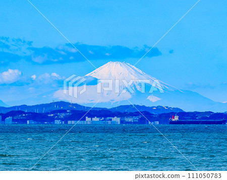 從富津岬眺望東京灣冬季的富士山 從富津岬眺望東京灣冬季的富士山 111050783