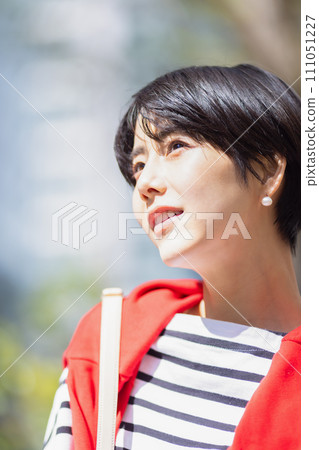 A woman looking up at the sky 111051227