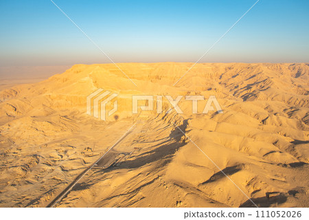 從熱氣球上欣賞雄偉的帝王谷的美麗景色 111052026