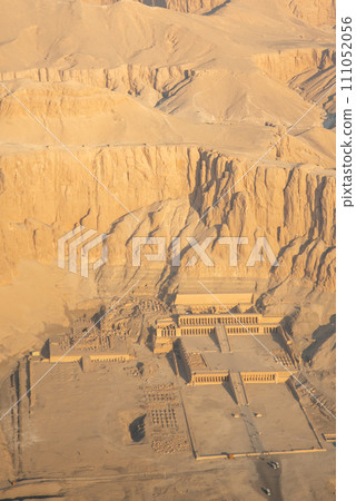 從熱氣球上欣賞雄偉的帝王谷的美麗景色 111052056