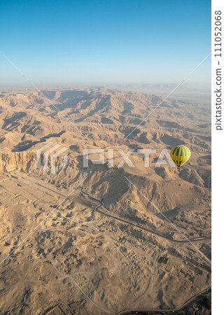 從熱氣球上欣賞雄偉的帝王谷的美麗景色 111052068