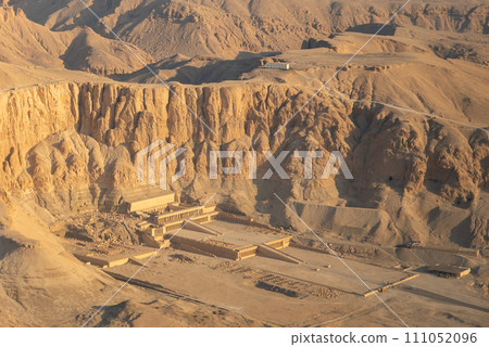 從熱氣球上欣賞雄偉的帝王谷的美麗景色 111052096