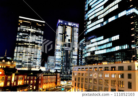 東京車站丸之內摩天大樓的夜景 東京車站丸之內摩天大樓的夜景 111052103