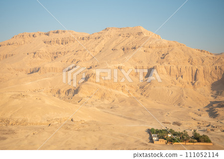 從熱氣球上欣賞雄偉的帝王谷的美麗景色 111052114