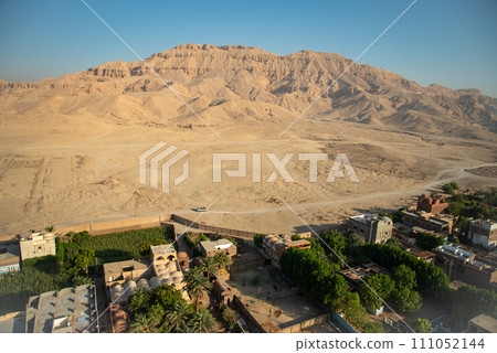 從熱氣球上欣賞雄偉的帝王谷的美麗景色 從熱氣球上欣賞雄偉的帝王谷的美麗景色 111052144