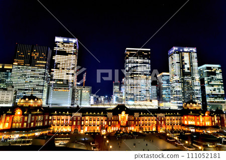 Night view of illuminated Tokyo Station Marunouchi skyscrapers 111052181