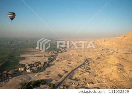 從熱氣球上欣賞雄偉的帝王谷的美麗景色 111052299