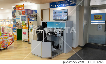 Flight simulator 2 at the airport 111054268