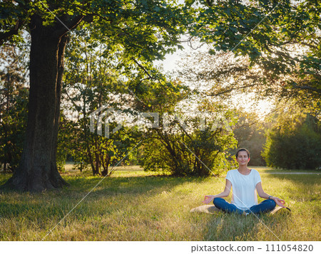 Healthy active lifestyle concept in city park 111054820