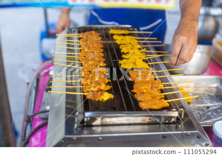 Food and coffee time at markets and stalls in Bangkok, Thailand 111055294