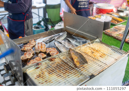 泰國曼谷市場和攤位的食物和咖啡時間 泰國曼谷市場和攤位的食物和咖啡時間 111055297