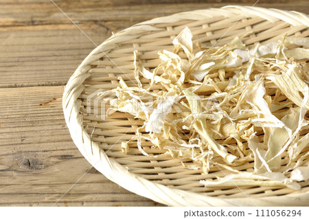 dried radish skin 111056294