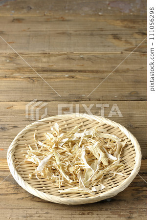 dried radish skin 111056298