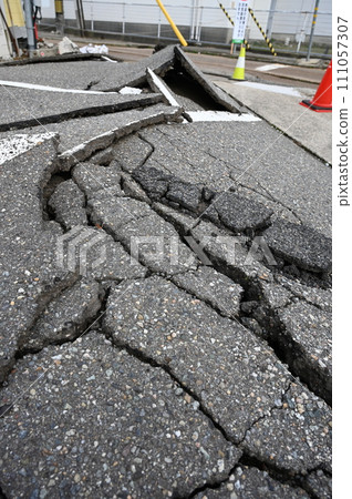 石川縣能登半島地震內灘町地面龜裂液化 111057307