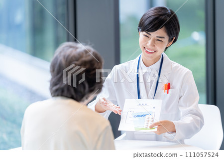 日本、人、女人、年輕、藥劑師、醫生、護士、醫生、室內、醫療、醫院、老師、 111057524