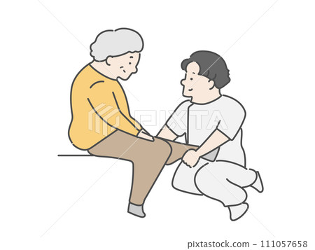 Male physical therapist and elderly woman 111057658