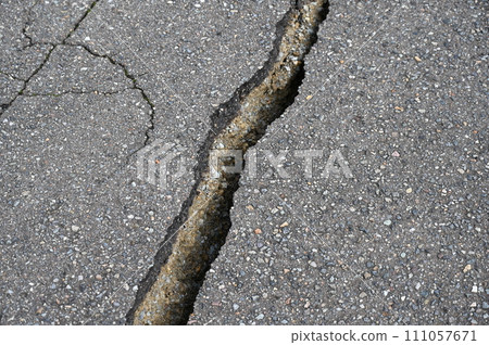 地震 地裂 能登半島地震 石川縣內田町 111057671