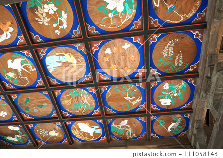 Decoration of the ceiling of the Chozuya at Yayumi Inari Shrine [Higashimatsuyama City, Saitama Prefecture] 111058143