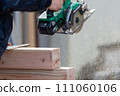 Carpentry work using a circular saw 111060106