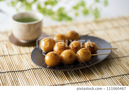 Mitarashi dumpling  111060467