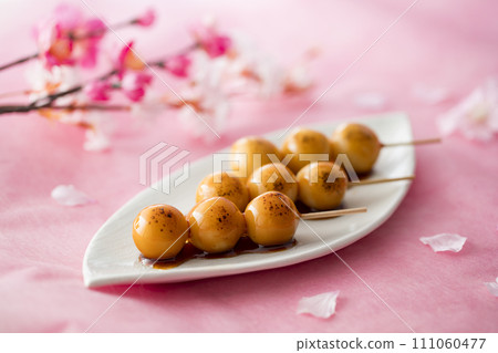 Mitarashi dumpling  111060477