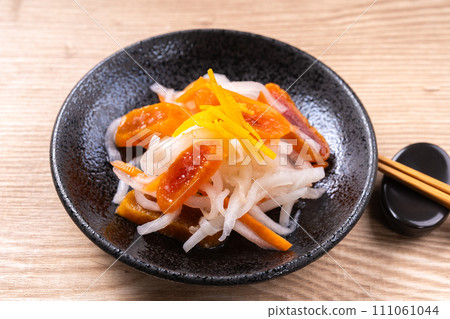 Kohaku namasu (dried persimmon, carrot and radish namasu) 111061044