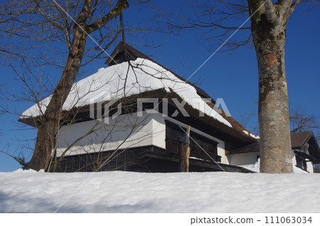 An old folk house that withstands heavy snowfall An old folk house that withstands heavy snowfall 111063034