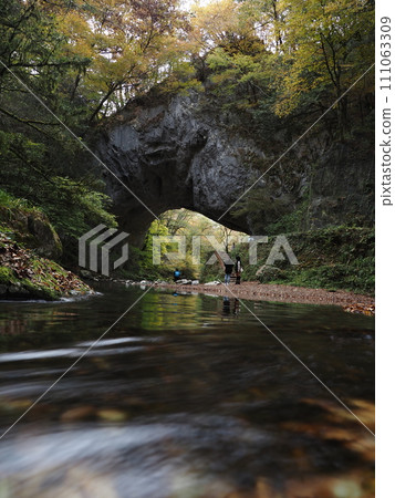 Male bridge Male bridge 111063309