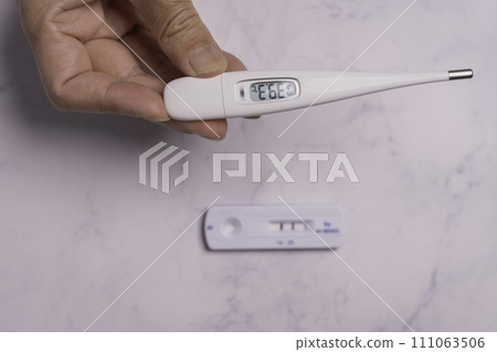 New coronavirus antigen test, positive reaction, high fever New coronavirus antigen test, positive reaction, high fever 111063506
