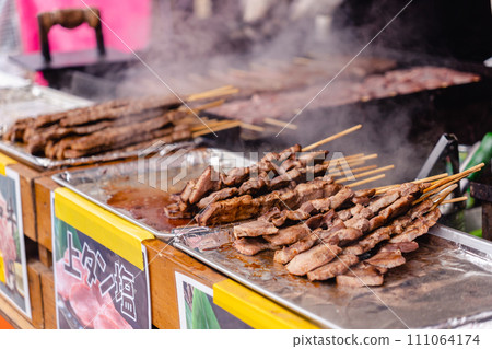 Beef skewer grilled teppanyaki charcoal grilled stall 111064174