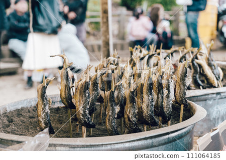 Salt-grilled salmon Salt-grilled salmon 111064185