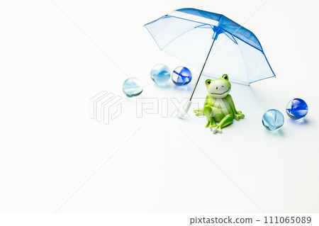 青蛙和雨傘雨季圖片素材 青蛙和雨傘雨季圖片素材 111065089