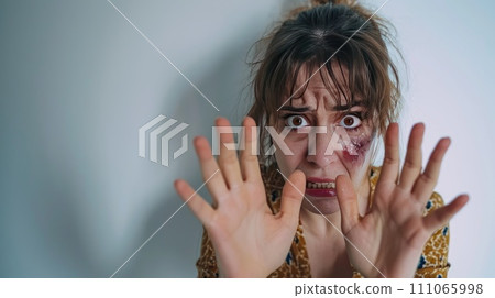 Portrait of a frightened woman 111065998