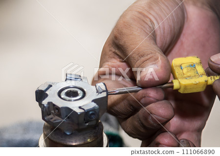 The chip insert replacement process by machine operator. The chip insert replacement process by machine operator. 111066890
