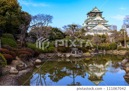 Osaka Castle reflected in the Japanese garden and water surface 111067042
