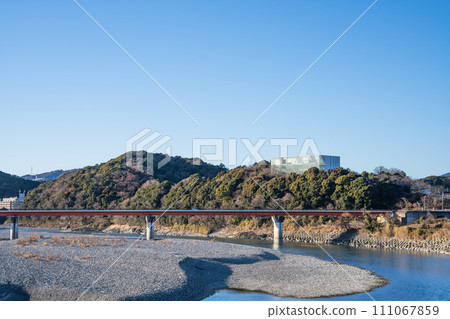 Looking at the Tenryu River and Hiryu Ohashi Bridge from Iwata City (Shizuoka Prefecture) Looking at the Tenryu River and Hiryu Ohashi Bridge from Iwata City (Shizuoka Prefecture) 111067859
