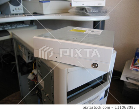 DVD 光碟機可從電腦移除 111068083