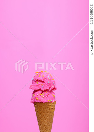 Pink background and pink ice cream [Ice Cream] 111069008