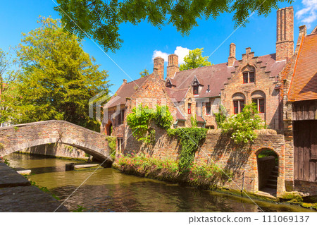 Boniface Bridge in Bruges, Belgium Boniface Bridge in Bruges, Belgium 111069137