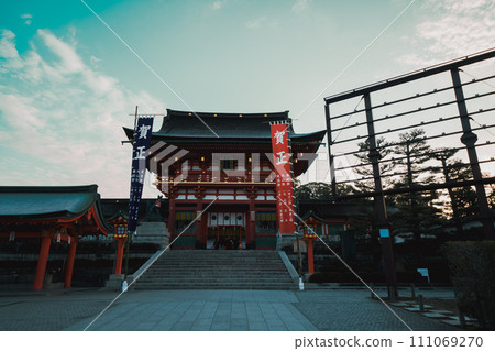 Morning visit to Fushimi Inari Taisha Shrine in Kyoto 111069270