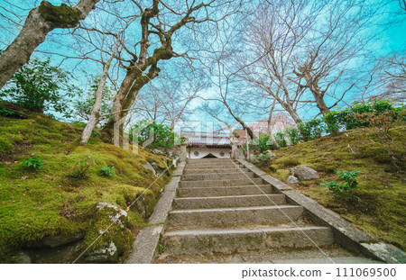 Kyoto temple garden 111069500