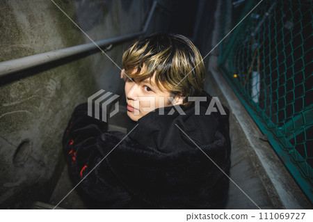 Male portrait alley wire mesh Male portrait alley wire mesh 111069727